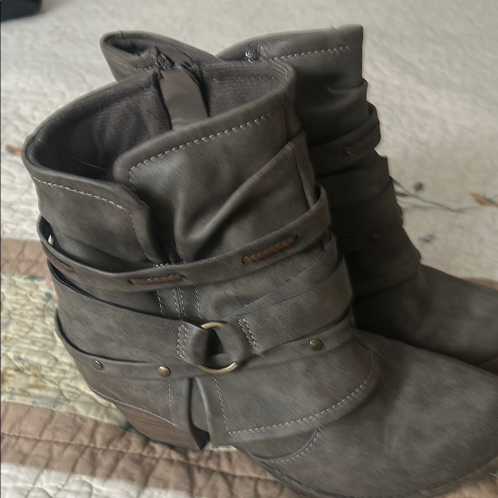 Women's Gray Ankle Boots